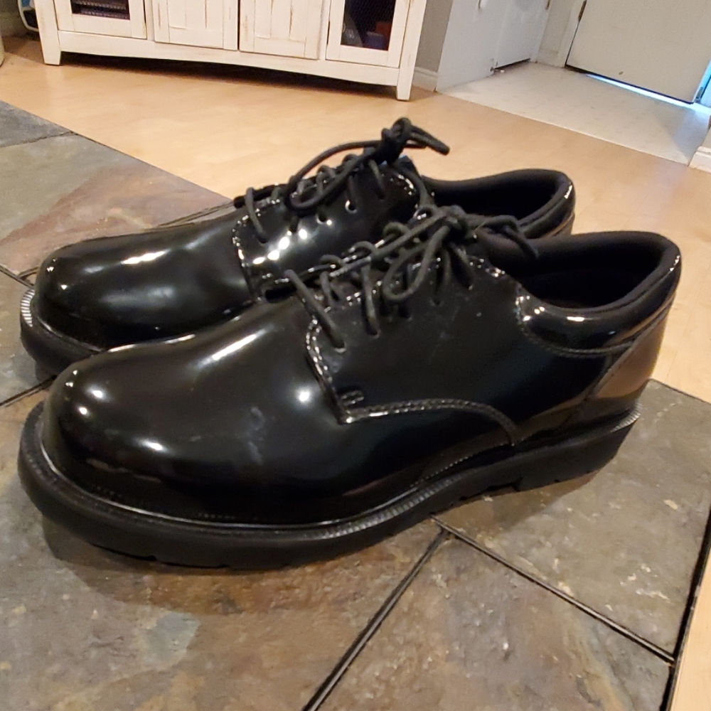 Hi gloss uniform shoes